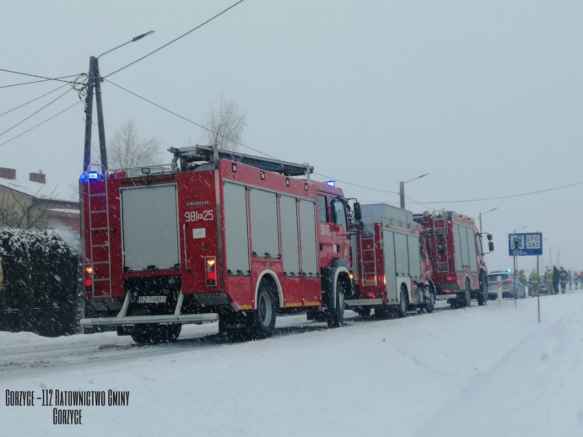 Wypadek w Gorzycach. Po zderzeniu trzech samochodów droga była zablokowana (ZDJĘCIA)