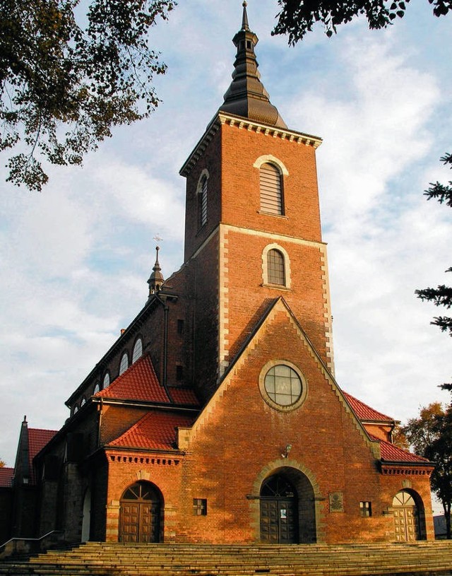 Murowany kościół w Niegowici stoi już od pół wieku
