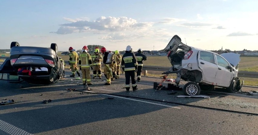 35 latek z Leszna, kierujący oplem, najechał na tył fiata...