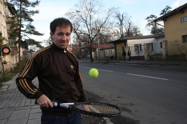 Mariusz Kolekta m.in. amatorsko gra w tenisa. - Nowe korty z pewnością byłyby czymś pożytecznym dla Brzegu. Oby tylko powstały przy ul. Wrocławskiej.