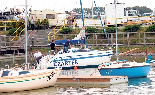 Przystań na osiedlu Jamno, gdzie dopływa Koszałek - nikt nie zaprzeczy, że z roku na rok zmienia oblicze, rozwija się. Są jednak mieszkańcy, którym nie pasuje, że ten zakątek staje się zbyt gwarny