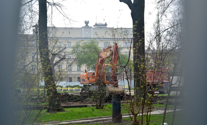 Ekspresowa rozbiórka placu Litewskiego [ZDJĘCIA]