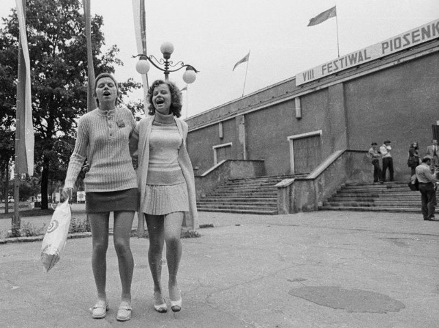 Czerwiec 1972 r. Festiwal Piosenki Radzieckiej odbywa się w Estradzie. Dopiero za rok koncert galowy będzie już organizowany w wybudowanym amfiteatrze.