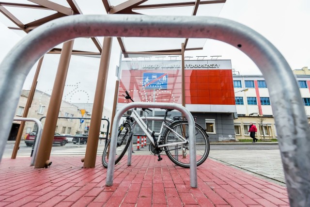 W 2023 roku nowe stojaki rowerowe pojawiły się przy parkingu przy ul. Grudziądzkiej.