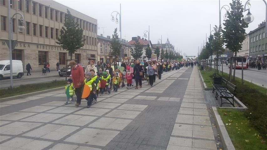 Światowy Dzień Żywności w Częstochowie. Dzieci wzięły udział w happeningu [ZDJĘCIA]