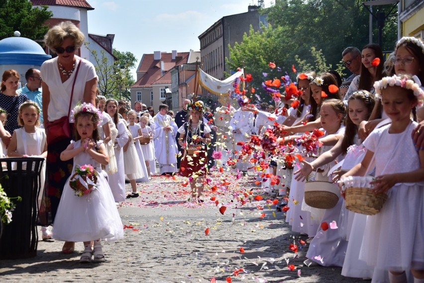 Procesja Bożego Ciała zgromadziła tłumy wiernych w Żninie....