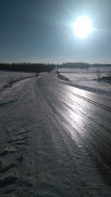 Lodowisko na drodze Michałowo - Gródek. Kierowcy powinni porzesiąść się na łyżwy