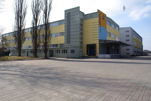 Centrum operacyjne grupy zakupowej ma się znajdować w hali przy ul. Waryńskiego