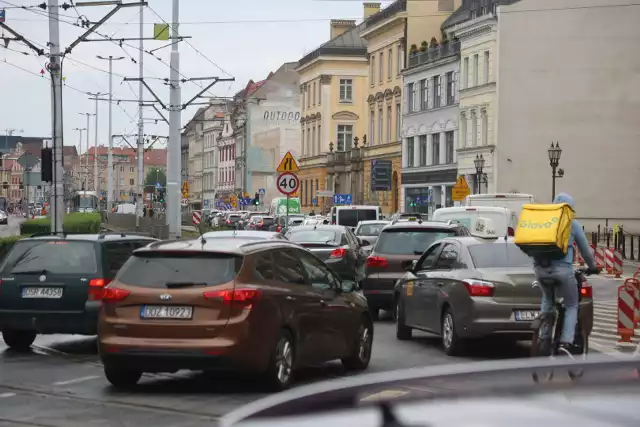 Początek dużego remontu na trasie W-Z. Kazimierza Wielkiego i boczne ulice, m.in. Krupnicza czy Widok - wszystko stoi w wielkim korku