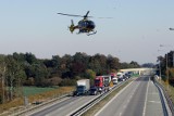 Kolejny, fatalny wypadek na A4 pod Wrocławiem - zderzenie trzech ciężarówek. Droga jest całkowicie zablokowana, ląduje LPR