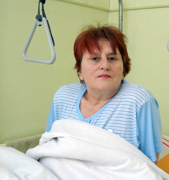 Zofia Kościńska leczy się w szpitalu w Łańcucie: - Przez całe życie człowiek składki płaci, a potem się okazuje, że nie ma pieniędzy na leczenie.