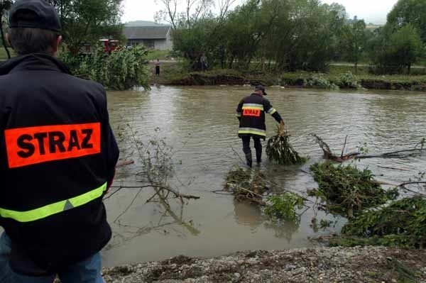 Poszukiwania ofiar nawałnicy trwały wiele godzin.