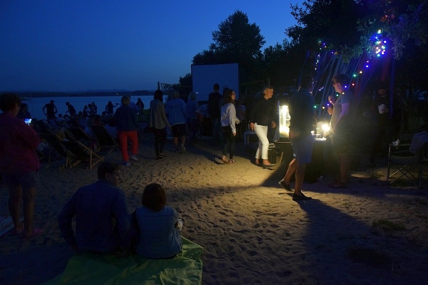 Wystartowało kino letnie nad Zalewem Mietkowskim. Duża frekwencja [ZDJĘCIA]