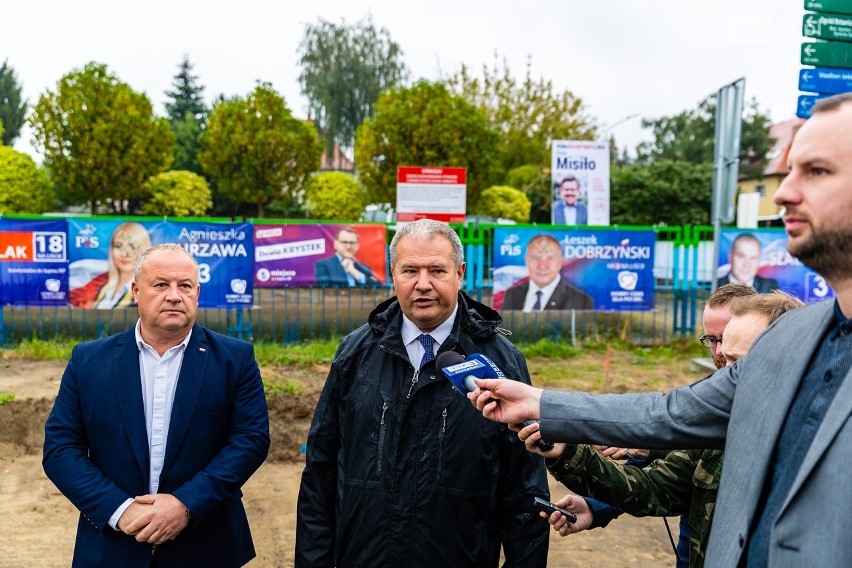 Swastyki na plakatach wyborczych PiS-u w Szczecinie. "To brudna kampania"