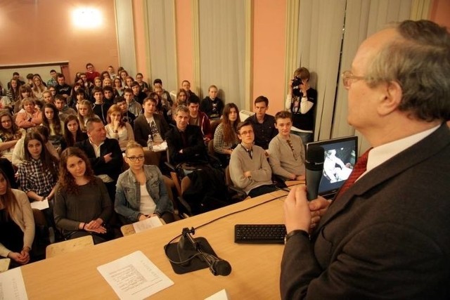 UMCS od lat zaprasza maturzystów na zajęcia przygotowujące do matury. Na zdjęciu: „Nocne korki z WOS-u”