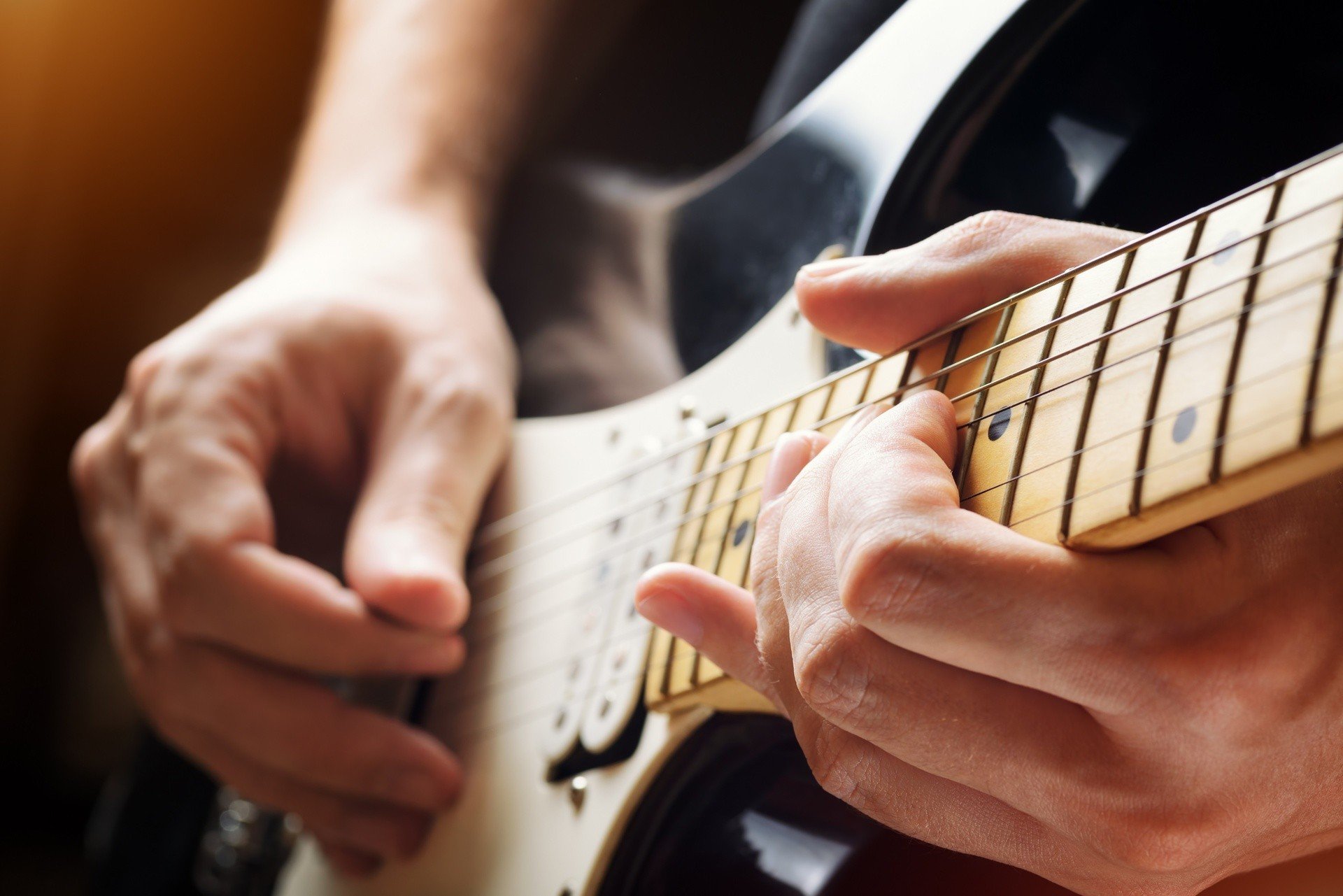 Nauka gry na gitarze: jak samodzielnie nauczyć się grać? | Express  Ilustrowany