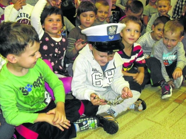 Przedszkolaki z Perełki wiedzą już, jak wygląda praca policjantów.