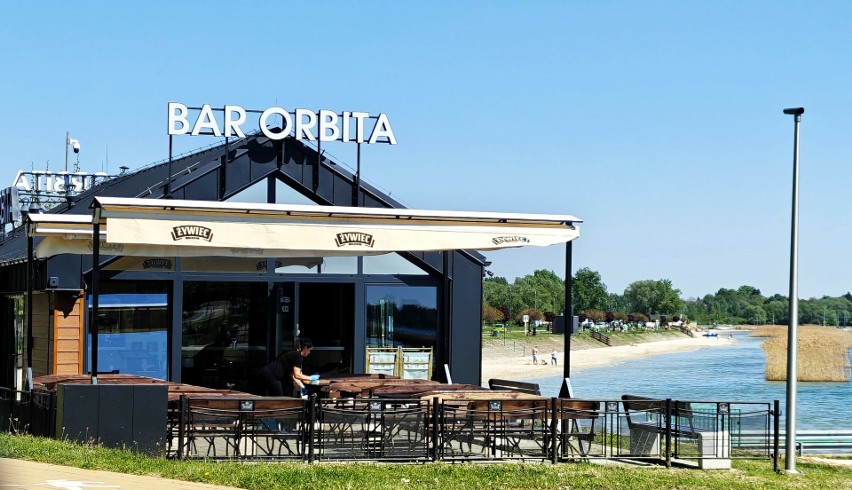 Przygotowania do sezonu turystycznego 2024 nad Jeziorem Tarnobrzeskim. Punkty gastronomiczne szykują się do otwarcia. Zobacz zdjęcia 