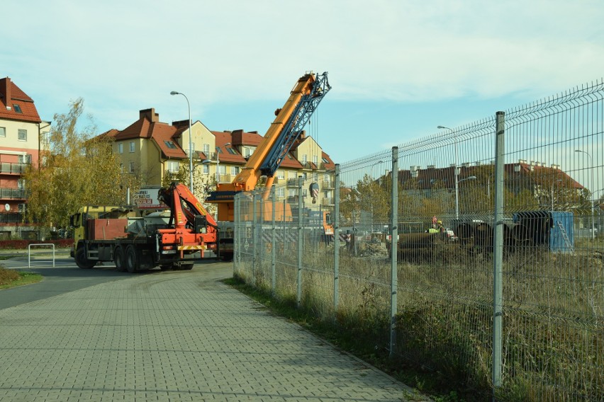 W dziurze przy Stadionie Wrocław ruszyły prace. Co tam powstaje? [ZDJĘCIA]                                   