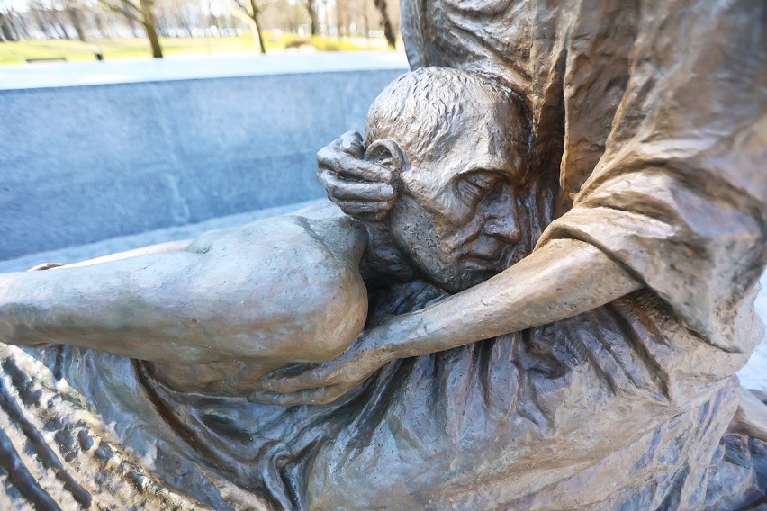Pomnik Ofiar Zbrodni Katyńskiej stanął w parku Juliusza...