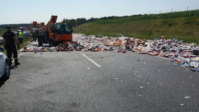 Butelki rozsypały się na autostradzie A1