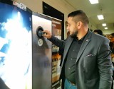 Automat na plastikowe butelki stanął w Mysłowicach. 10 gr za każdą oddaną butelkę ZDJĘCIA