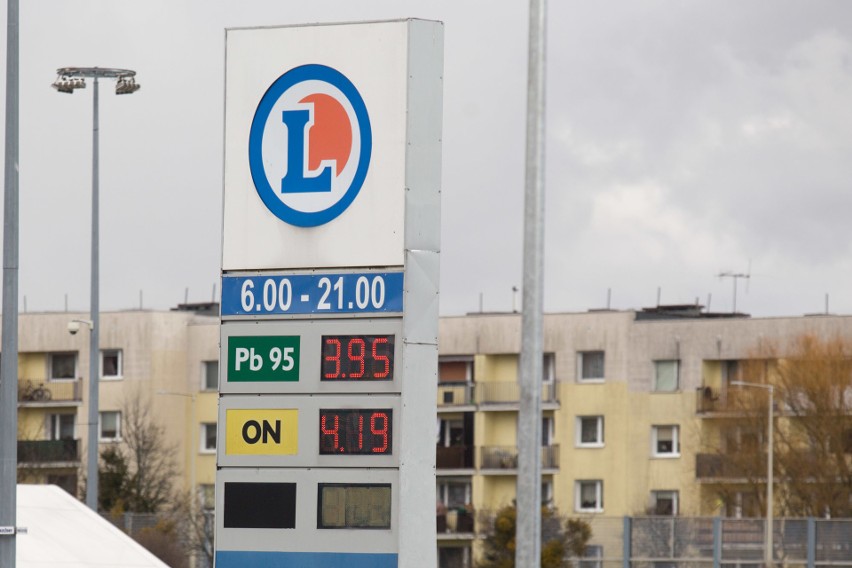 Benzyna Słupsku w cenie poniżej 4 złotych za litr (zdjęcia)