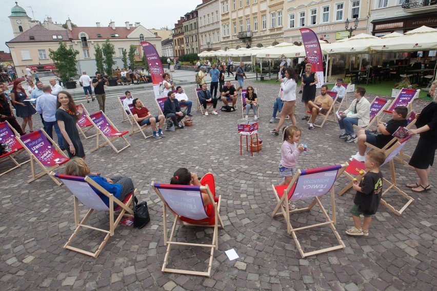 Piknik posłanek Lewicy na Rynku w Rzeszowie.