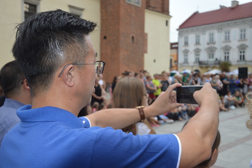 Tarnów. Pół miasta chciało mieć selfie z Mr Tartuffo (ZDJĘCIA)