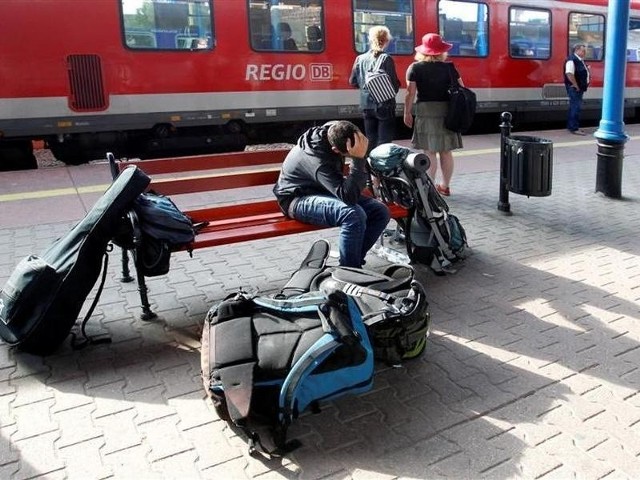 Szczecin-Berlin. Będą pieniądze na elektryfikację trasyDzięki inwestycji czas przejazdu pociągów pomiędzy Szczecinem a Berlinem skróci się do 90 minut. Obecnie wynosi ok. 2 godzin dla połączeń bezpośrednich.