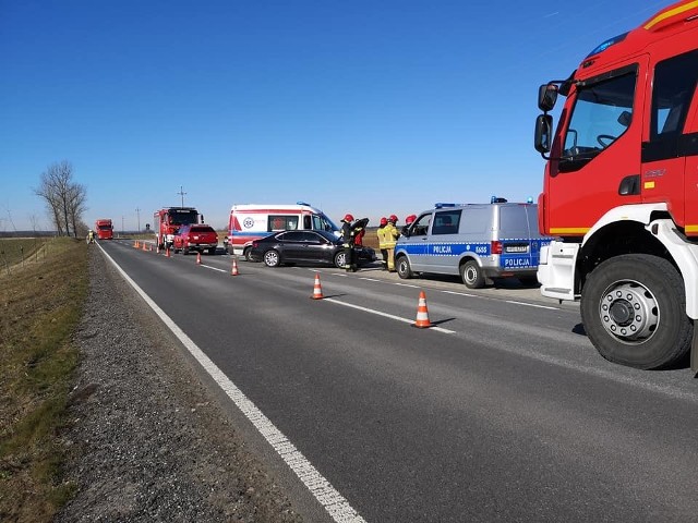 Na miejscu zdarzenia pojawili się strażacy, policjanci i medycy.