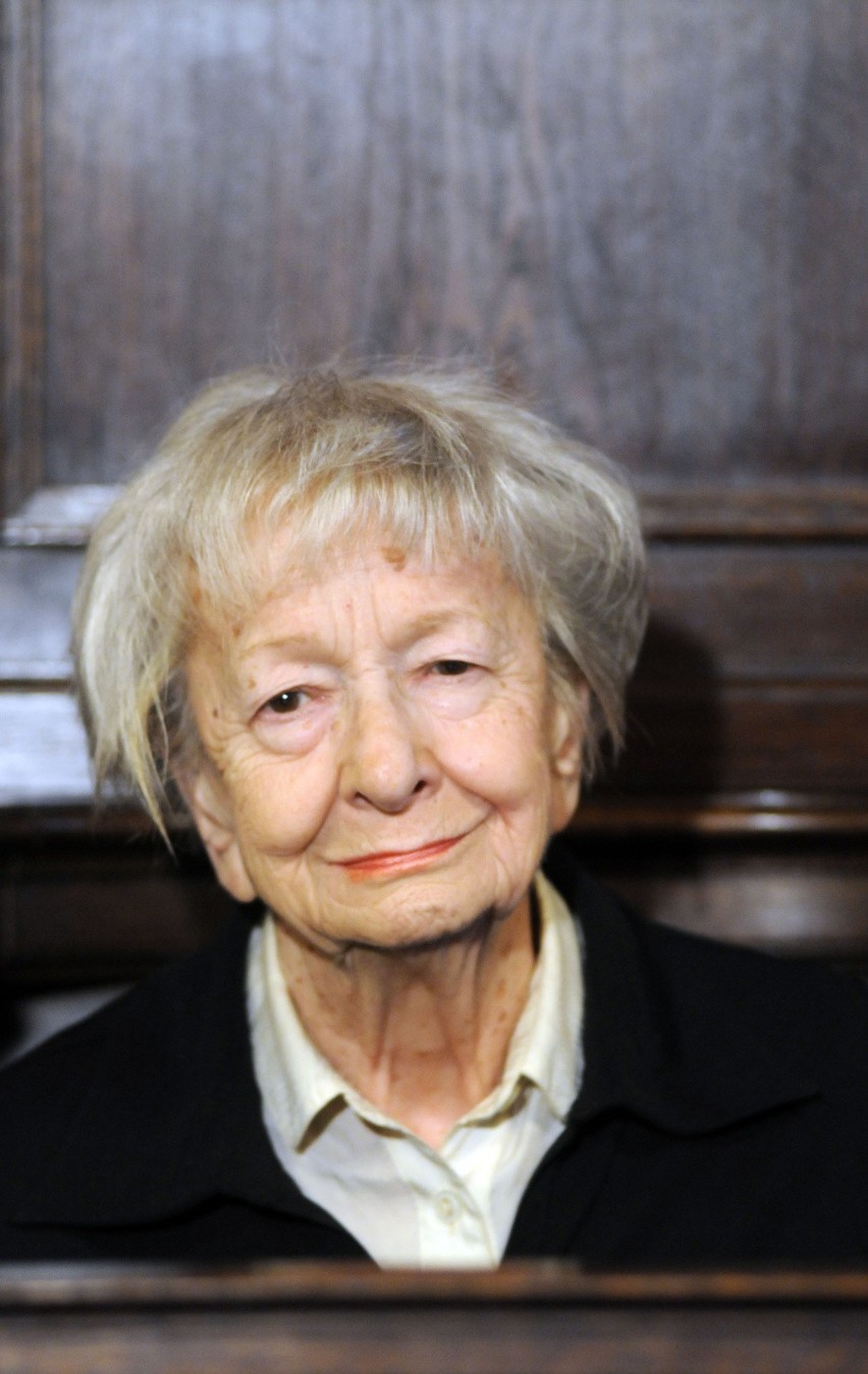 Wisława Szymborska napisała wiersz na temat liczby Pi. W...