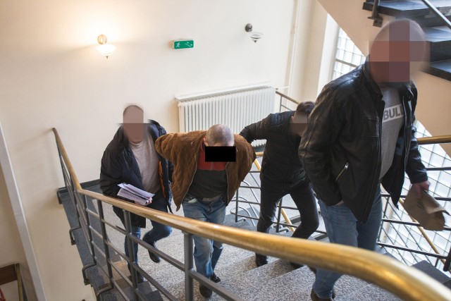 W piątek prokuratura skierowała do Sądu Rejonowego w Słupsku dwa wnioski o zastosowanie tymczasowego aresztowania.