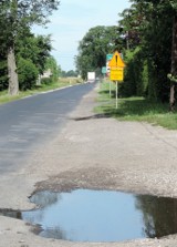 Dziury tak szybko nie znikną z drogi Strzelno-Pakość