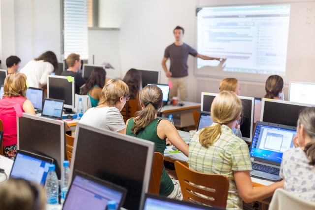 Uniwersytet Łódzki przyjął w tym roku na stacjonarne studia I stopnia ponad 5400 osób. Na niektóre kierunki wciąż jednak można się dostać