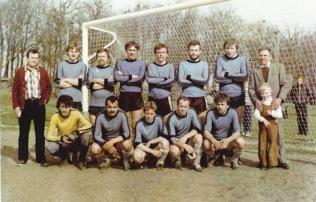 Klub Strażak powstał w 1958 roku przy OSP Przechowo. Dziś istnieje pod nazwą Wda II/ Strażak Przechowo. Fotografia pochodzi z 1984 roku