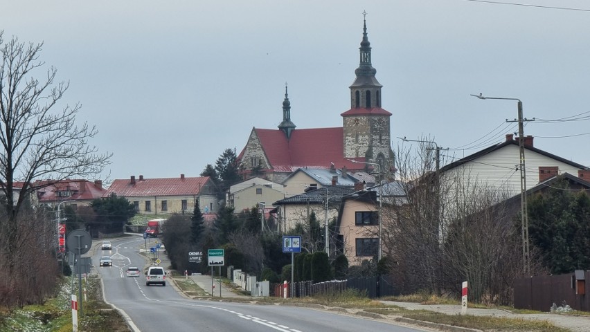 Łopuszno będzie miastem. Zobacz jak wygląda na kilka dni przed otrzymaniem praw miejskich