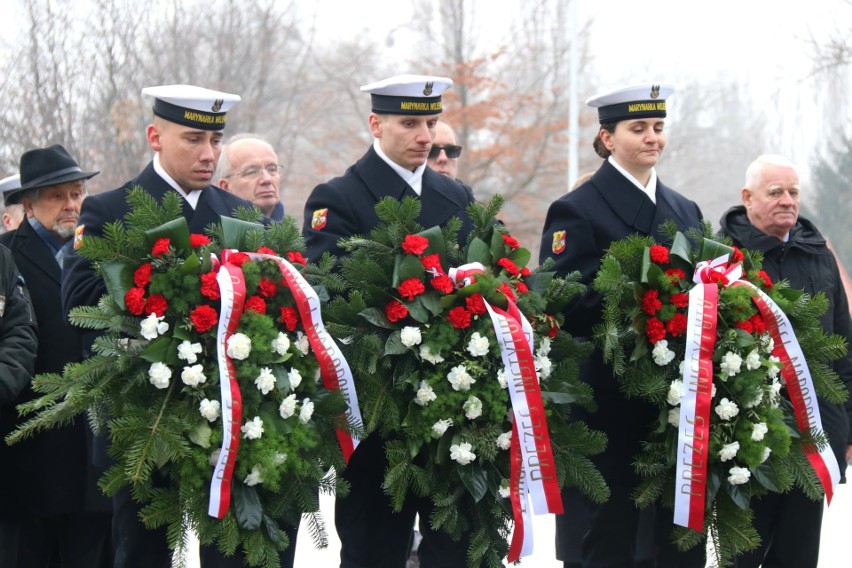 W Gdyni-Oksywiu odbyły się uroczystości ku czci wybitnych oficerów Marynarki Wojennej, obrońców Helu 1939. ZDJĘCIA