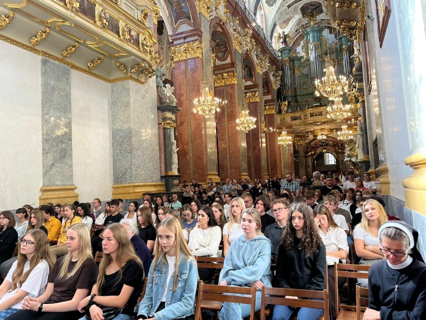 Prawie 2000 maturzystów z diecezji rzeszowskiej pielgrzymowało na Jasną Górę do Częstochowy