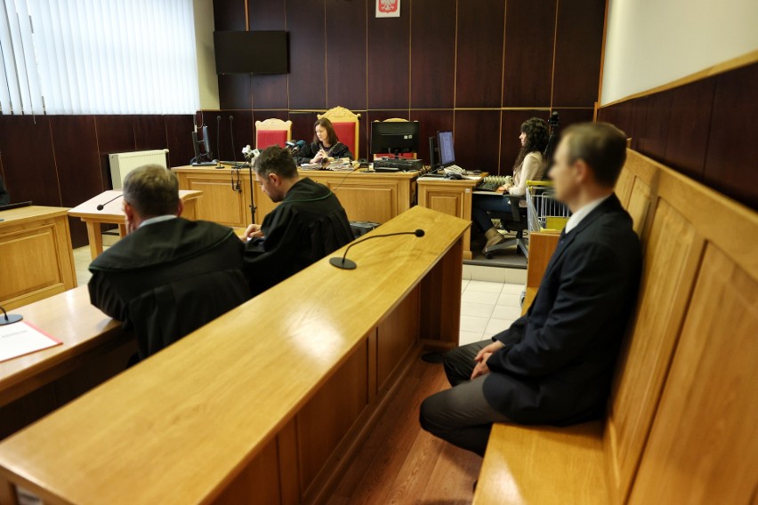 Jeden z oskarżonych, Przemysław K., zasłabł podczas...