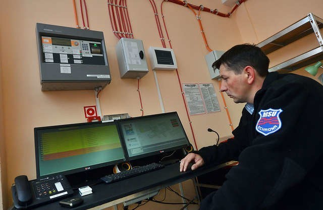 W „Juraszu” utworzono 5 centrów monitorujących stan zagrożenia pożarowego. Jedno z nich pokazywał nam pan Krzysztof Pepłoński