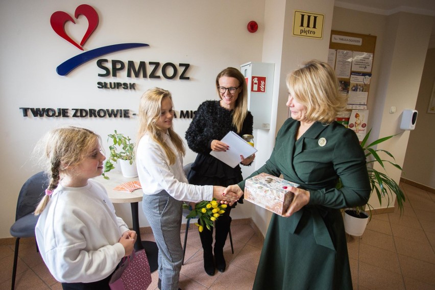 Uczniowie SP 11 w Słupsku zbierali pieniądze w miejskiej...