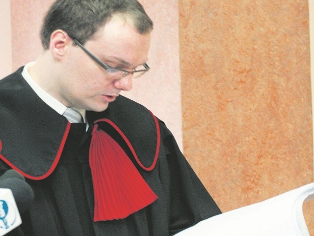 Prokurator ze Słupska wygrał proces o dyskryminację w miejscu pracy ze względu na płeć. Sąd uznał, że prokuratorki &#8211; mamy małych dzieci mają więcej przywilejów niż ojcowie.