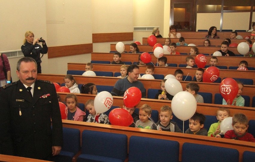 Większość zgłoszeń na numer 112 to bezmyślne żarty. Na konferencji w Urzędzie Wojewódzkim wyróżniono operatorów