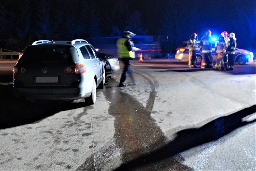 Groźny wypadek w Zajączkowie Tczewskim. Na drodze krajowej nr 91 zderzyły się 2 samochody. Kierowca jednego z nich był pijany!