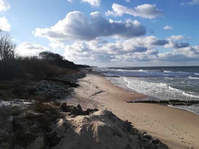 Zobaczcie zdjęcia z sobotniego popołudnia na plaży w Chłopach oraz nad Kanałem Jamneńskim. Zdjęcia otrzymaliśmy od naszego Internauty.Zobacz także Sztorm na Bałtyku