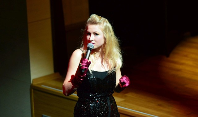 W styczniu 2016 roku Karolina Piechota wystąpiła w Kozienicach z karnawałowym recitalem „Lady Vivi is coming to town”.
