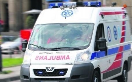 Osoba poszkodowana w wypadku na ul. Karoliny w Osieku została zabrana do szpitala
