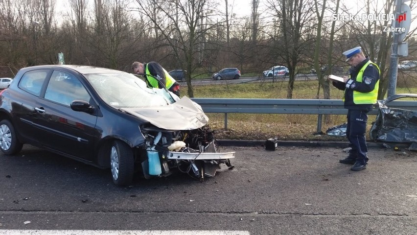 Wypadek w Zabrzu: Dwie osoby trafiły do szpitala po wypadku...