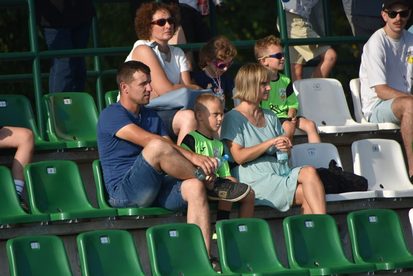 Kibice na meczu Warty Sieradz z Unią Skierniewice zobaczyli 6 goli. Kto wygrał ?FOTO
